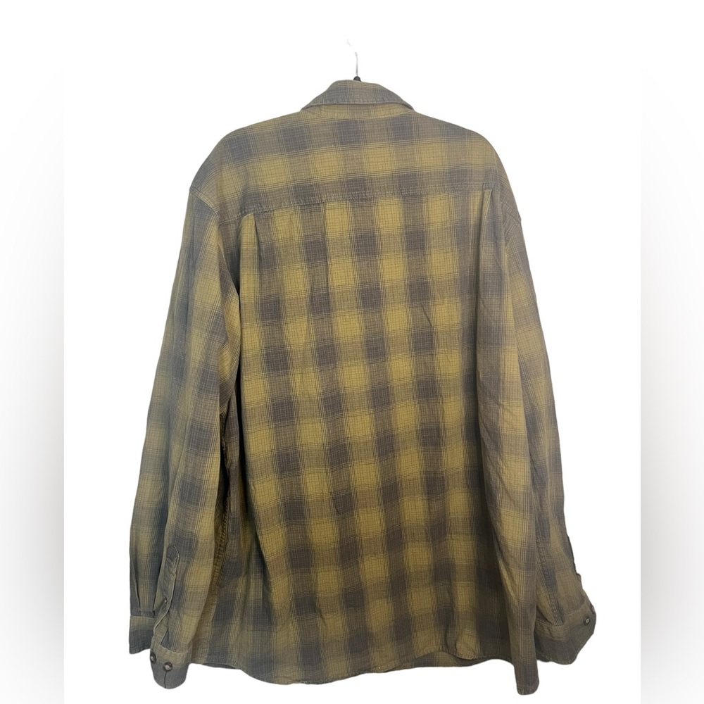 Men’s Carhartt Plaid Button Up - Picture 2 of 6